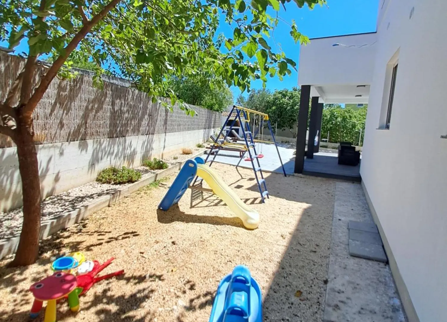 Holiday House Meri Pakostane